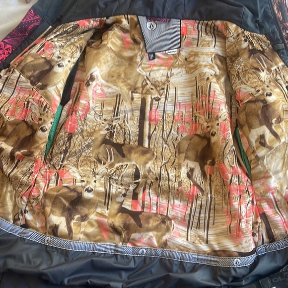 Volcom Fawn insulated snowboarding jacket - size SM - good used condition - Picture 15 of 16